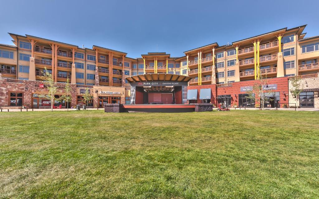 Sundial Lodge Superior Penthouse by Canyons Village Rentals Main image 2